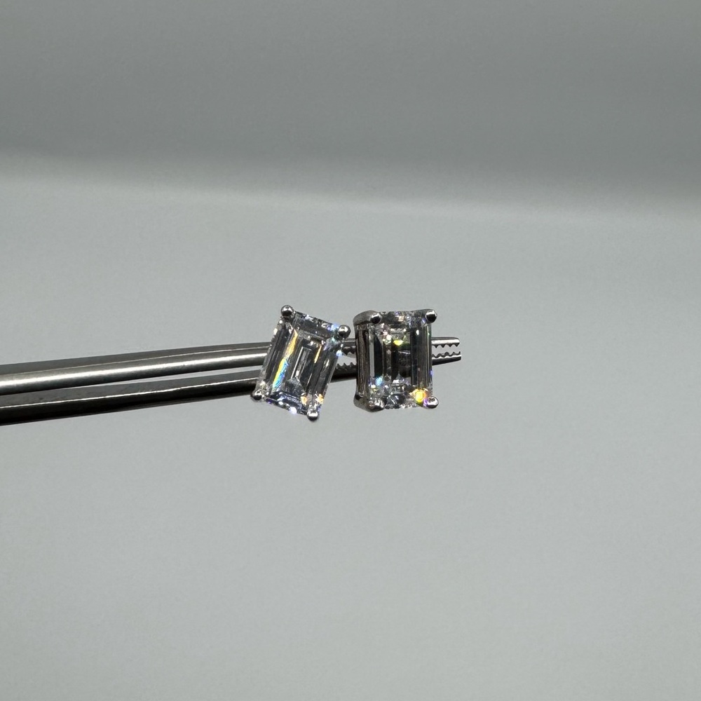 0.50ct Emerald Cut Studs - Picture 8 of 8